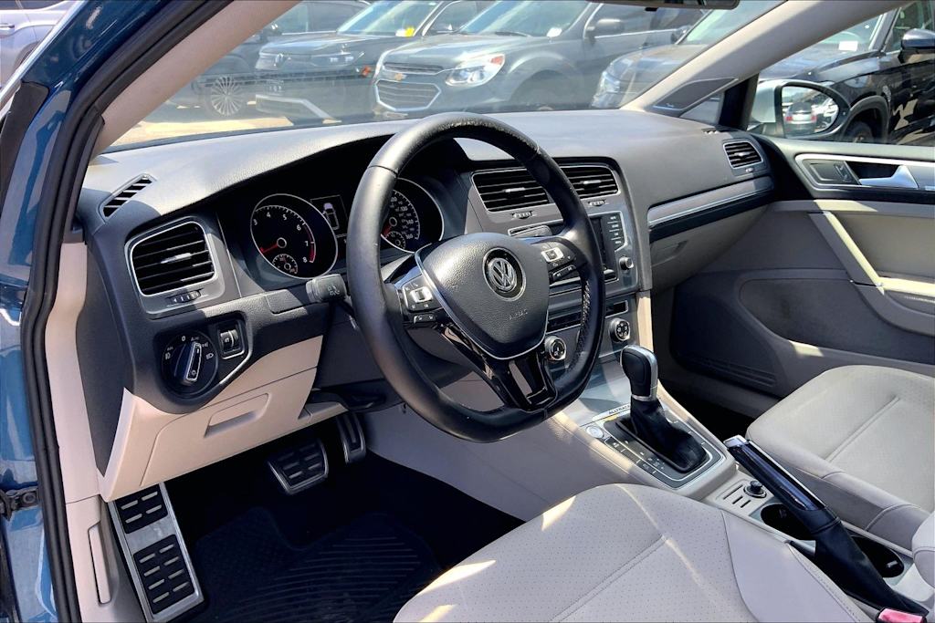 Thumbnail: 2017 Volkswagen Golf - 2