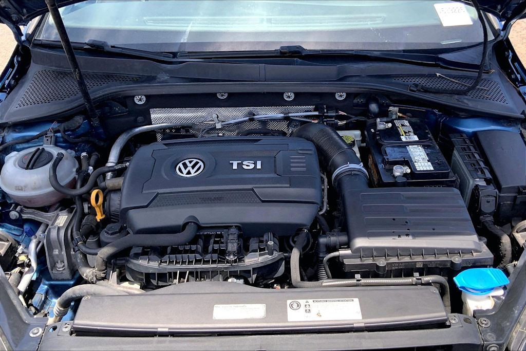 Thumbnail: 2017 Volkswagen Golf - 9