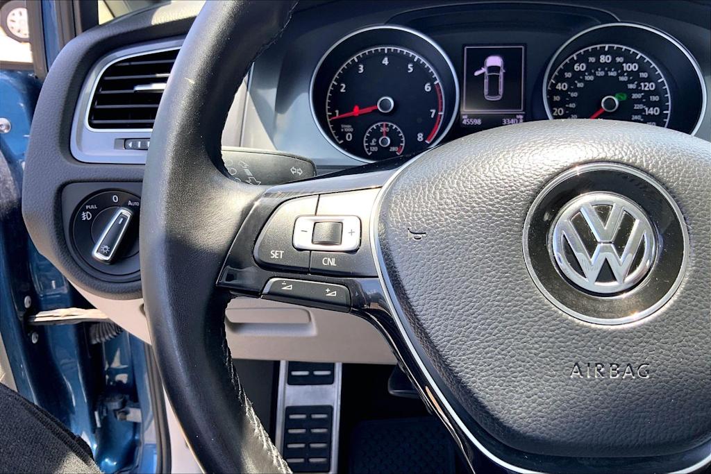Thumbnail: 2017 Volkswagen Golf - 24