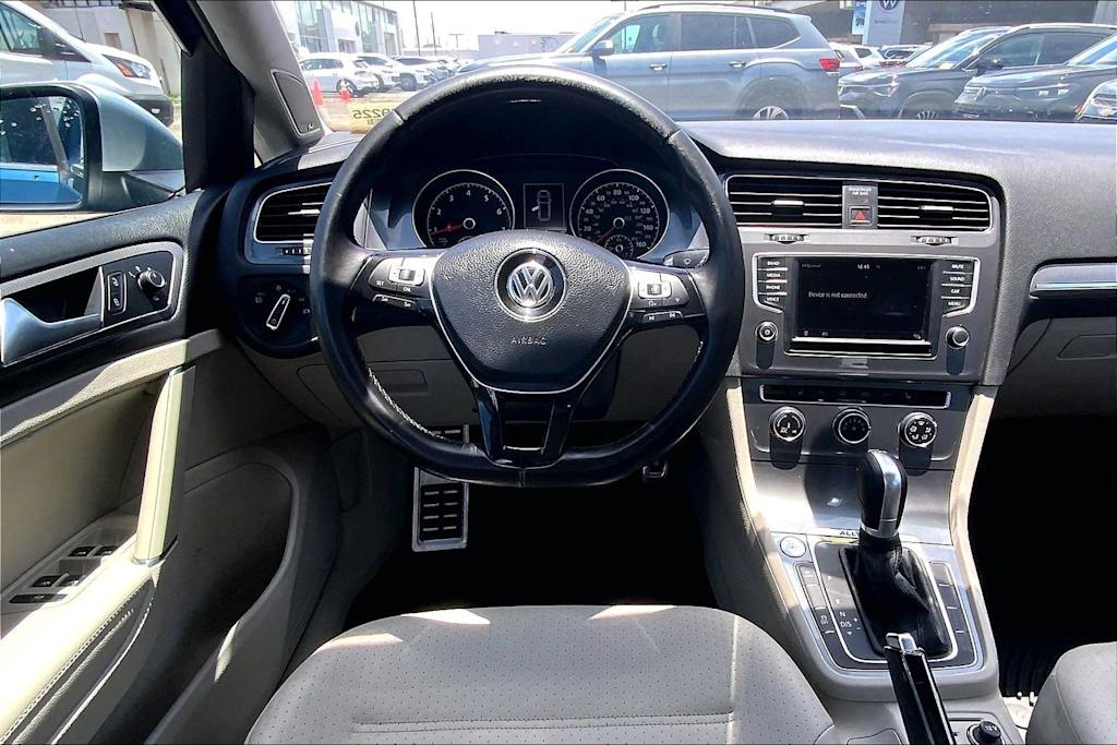 Thumbnail: 2017 Volkswagen Golf - 14