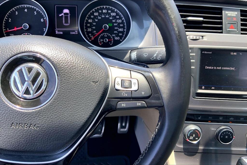 Thumbnail: 2017 Volkswagen Golf - 25