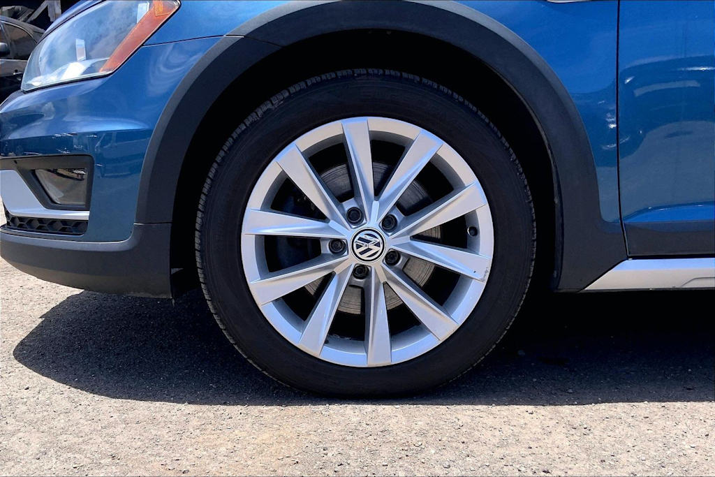 Thumbnail: 2017 Volkswagen Golf - 8