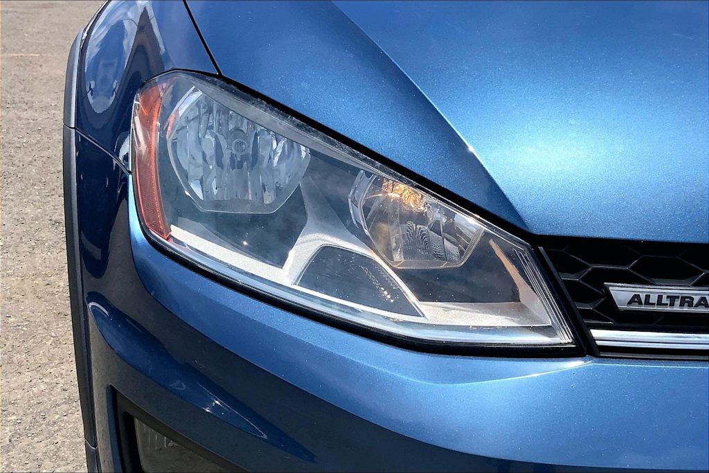 Thumbnail: 2017 Volkswagen Golf - 31