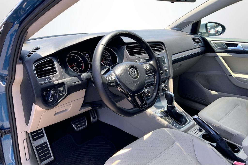 Thumbnail: 2017 Volkswagen Golf - 2