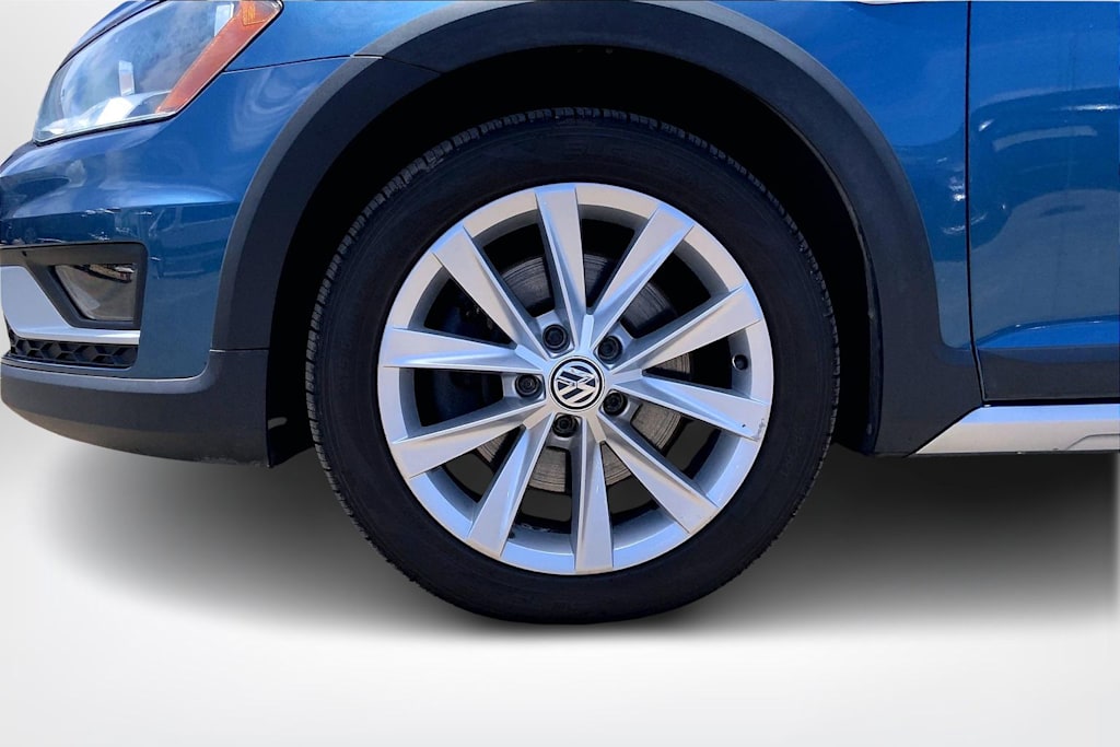 Thumbnail: 2017 Volkswagen Golf - 8