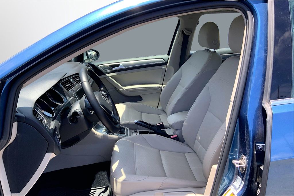 Thumbnail: 2017 Volkswagen Golf - 11