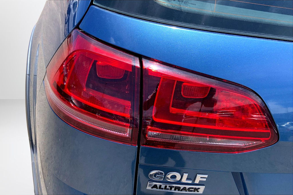 Thumbnail: 2017 Volkswagen Golf - 32