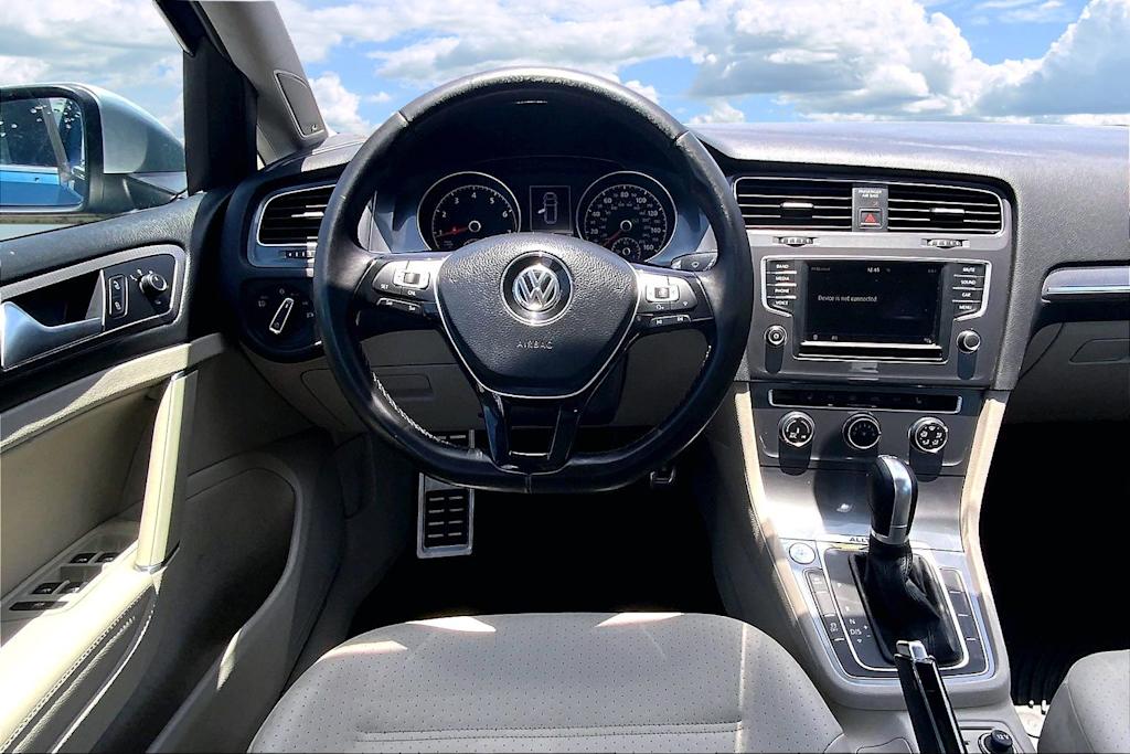 Thumbnail: 2017 Volkswagen Golf - 14