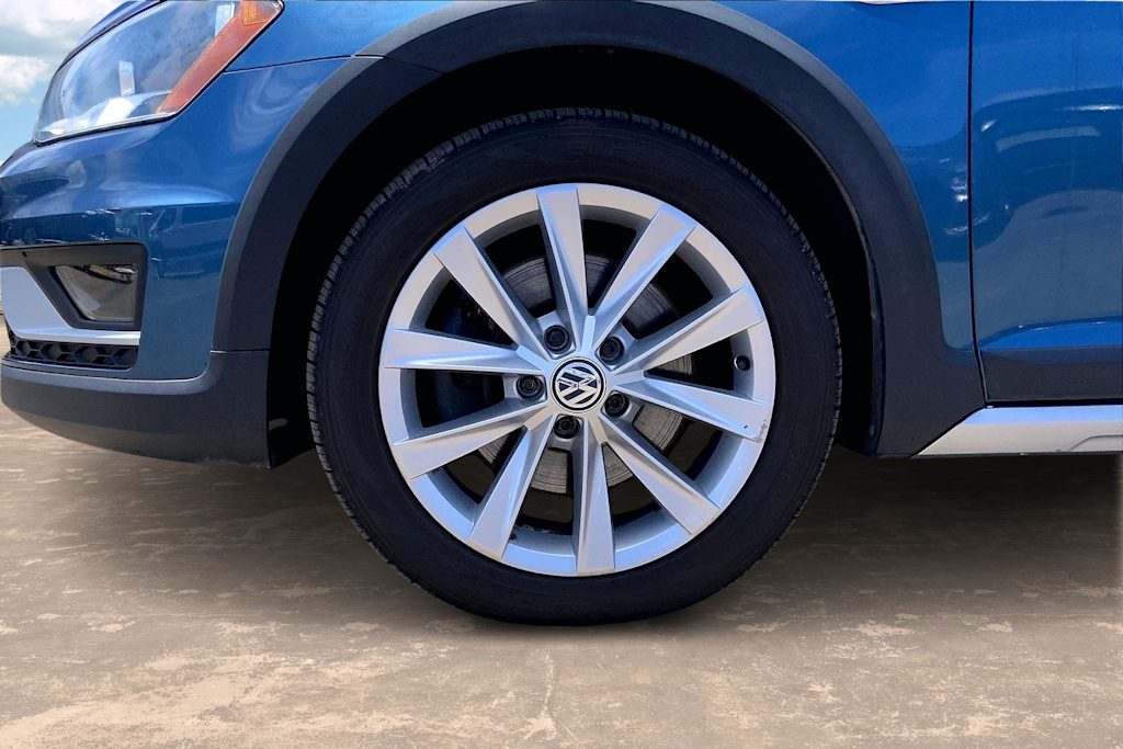 Thumbnail: 2017 Volkswagen Golf - 8