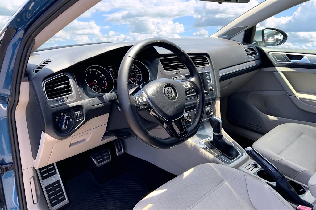 Thumbnail: 2017 Volkswagen Golf - 2