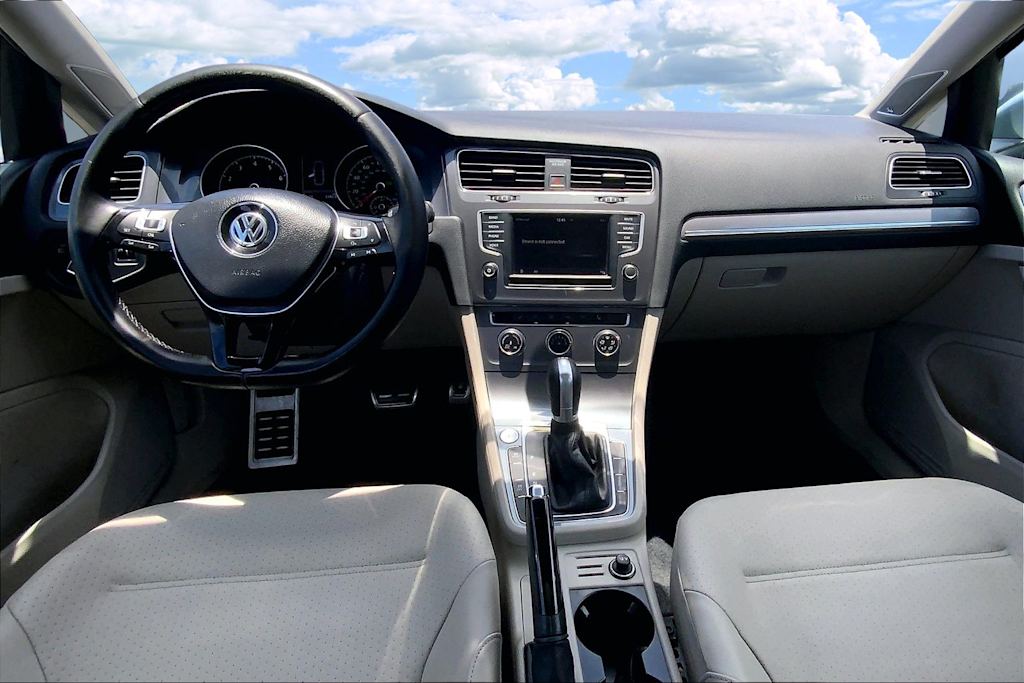 Thumbnail: 2017 Volkswagen Golf - 10