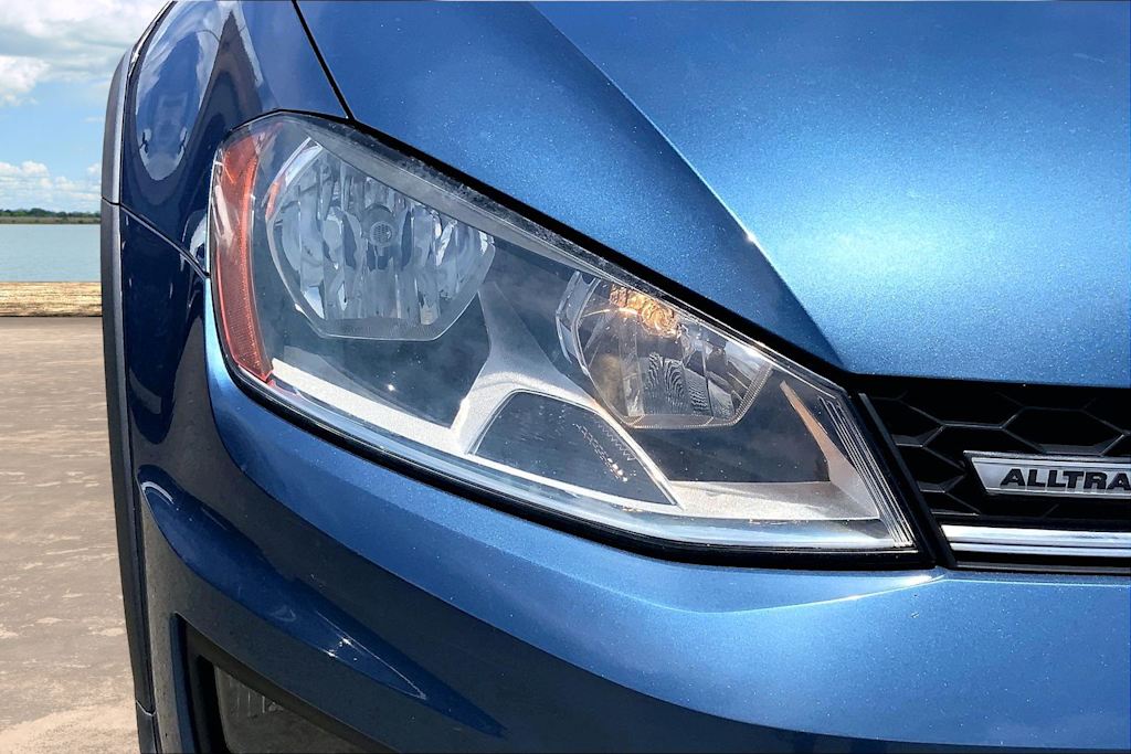 Thumbnail: 2017 Volkswagen Golf - 31