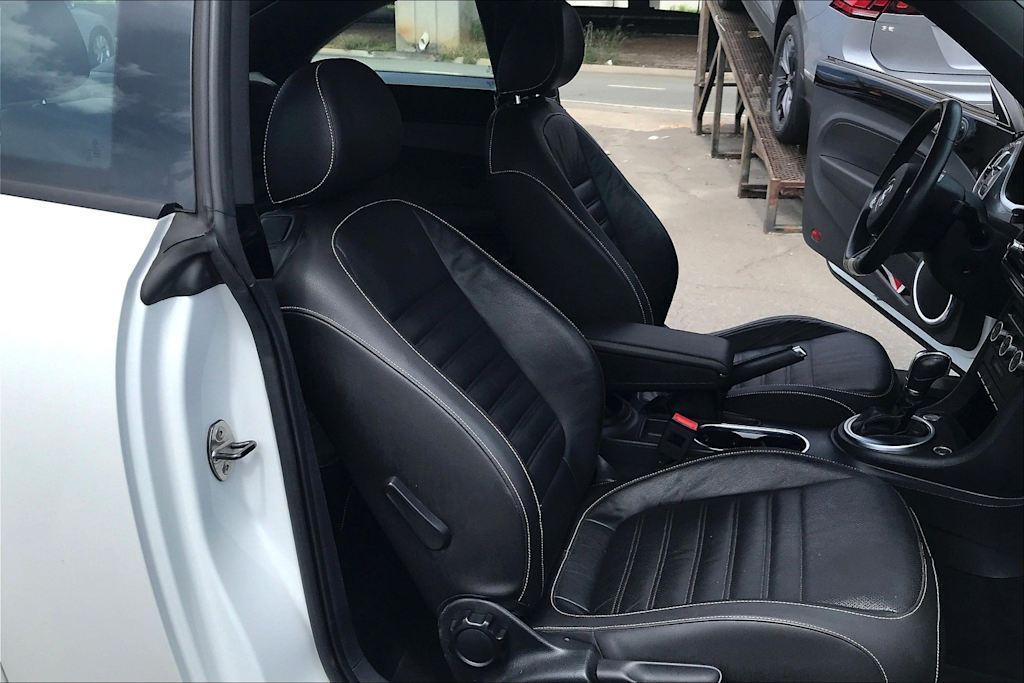 Thumbnail: 2014 Volkswagen Beetle - 11