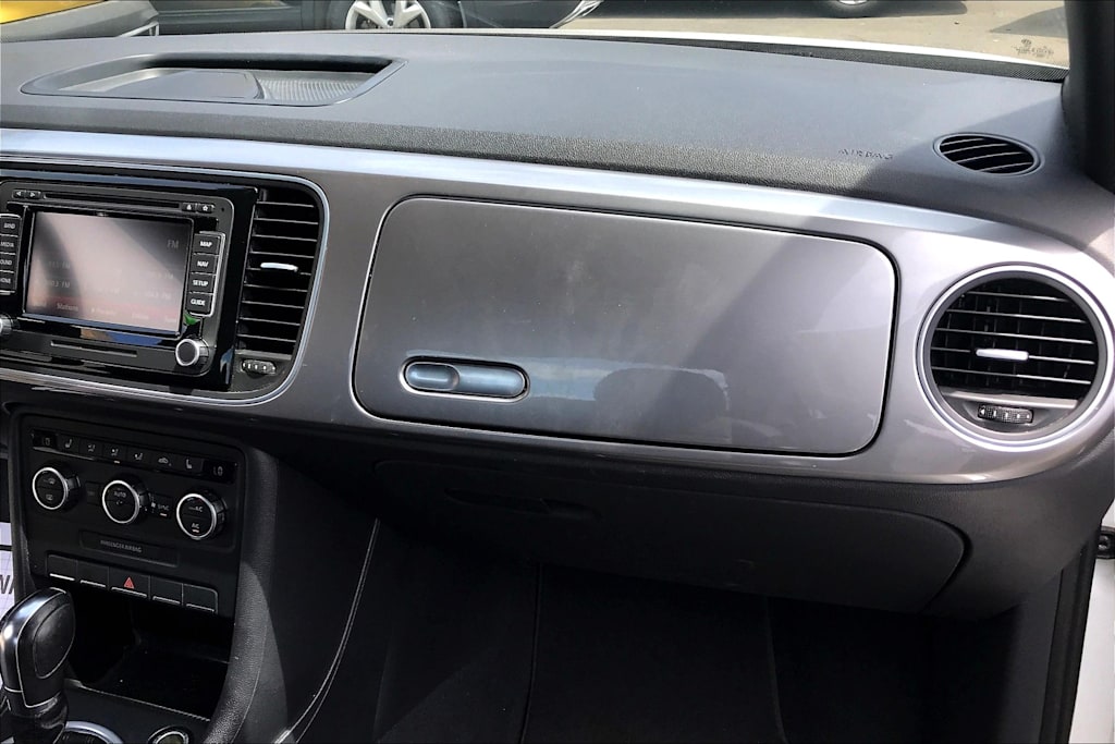 Thumbnail: 2014 Volkswagen Beetle - 23