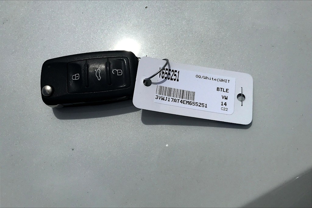 Thumbnail: 2014 Volkswagen Beetle - 18