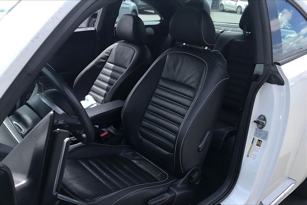 Thumbnail: 2014 Volkswagen Beetle - 10