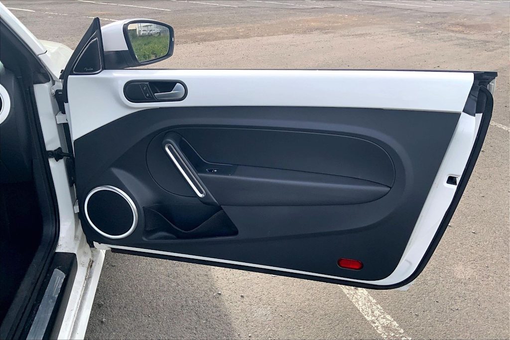 Thumbnail: 2012 Volkswagen Beetle - 26