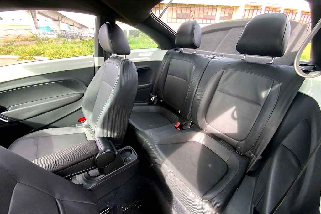 Thumbnail: 2012 Volkswagen Beetle - 12