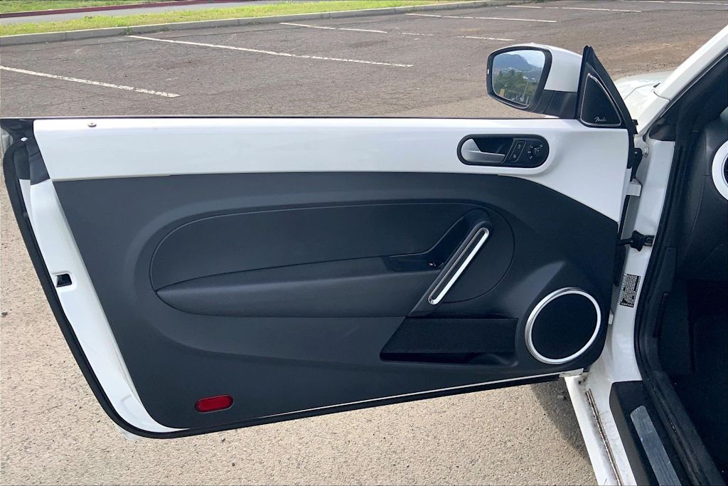 Thumbnail: 2012 Volkswagen Beetle - 25