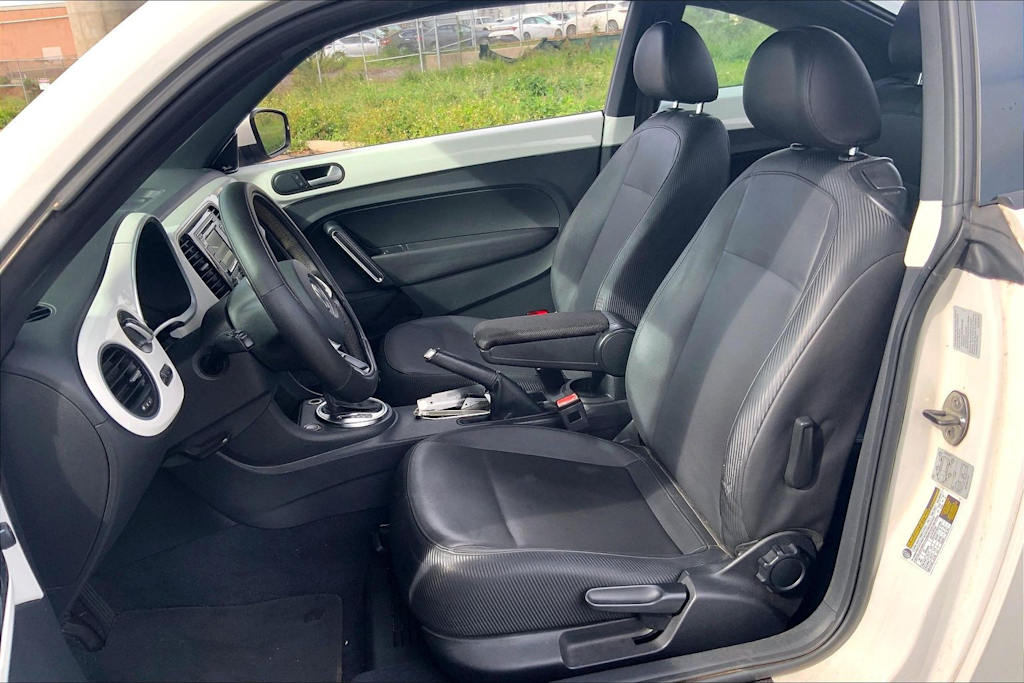 Thumbnail: 2012 Volkswagen Beetle - 10