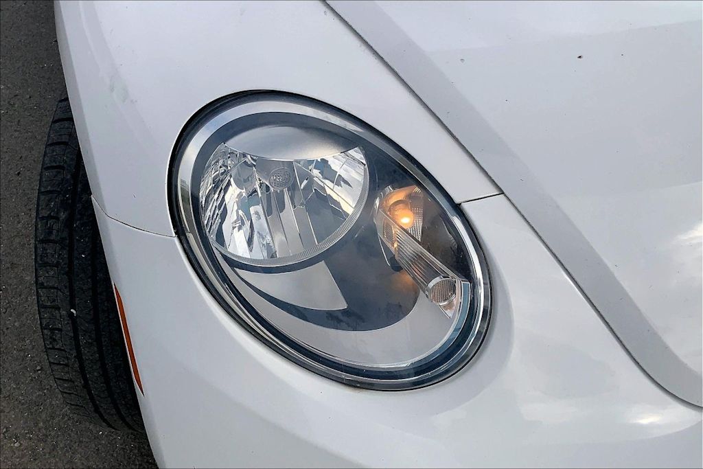 Thumbnail: 2012 Volkswagen Beetle - 28