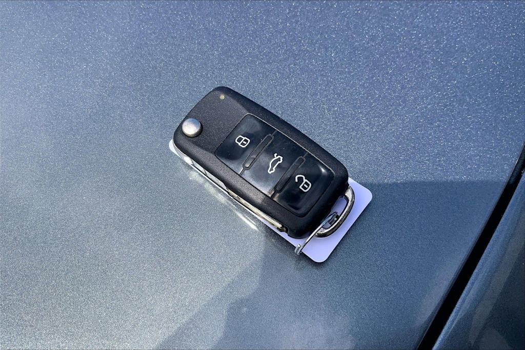 Thumbnail: 2012 Volkswagen Jetta - 20