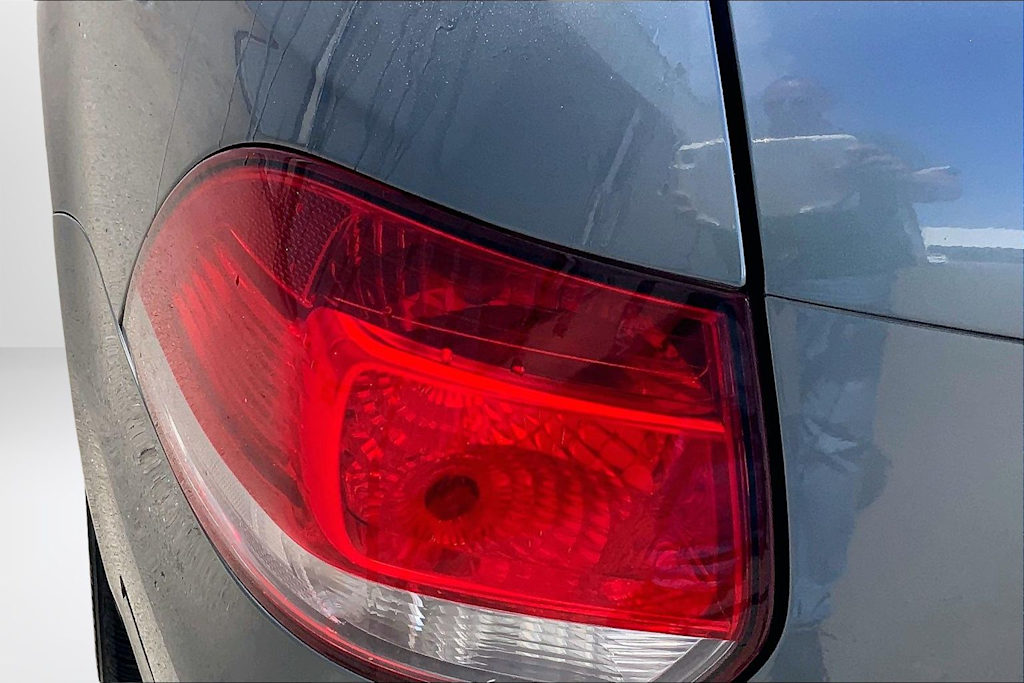 Thumbnail: 2012 Volkswagen Jetta - 32