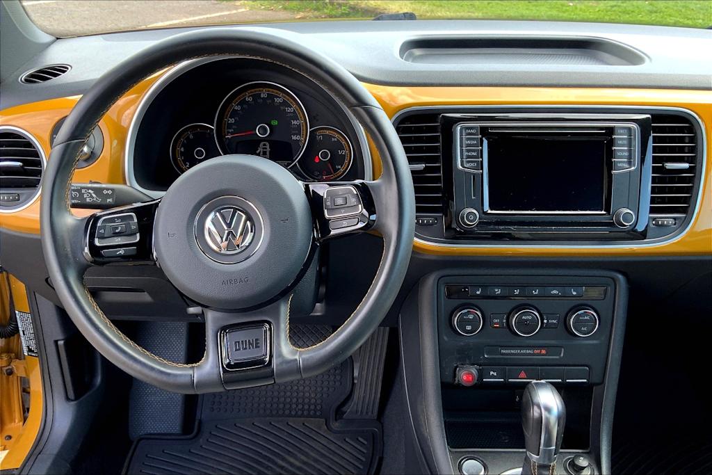 2016 Volkswagen Beetle Dune 13