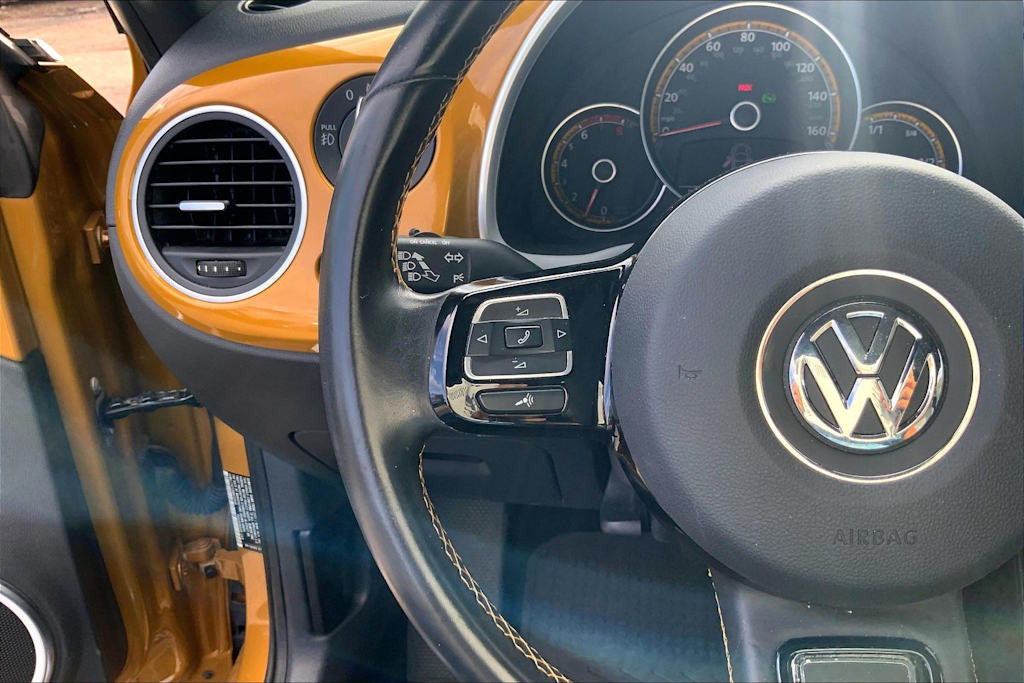Thumbnail: 2016 Volkswagen Beetle - 24
