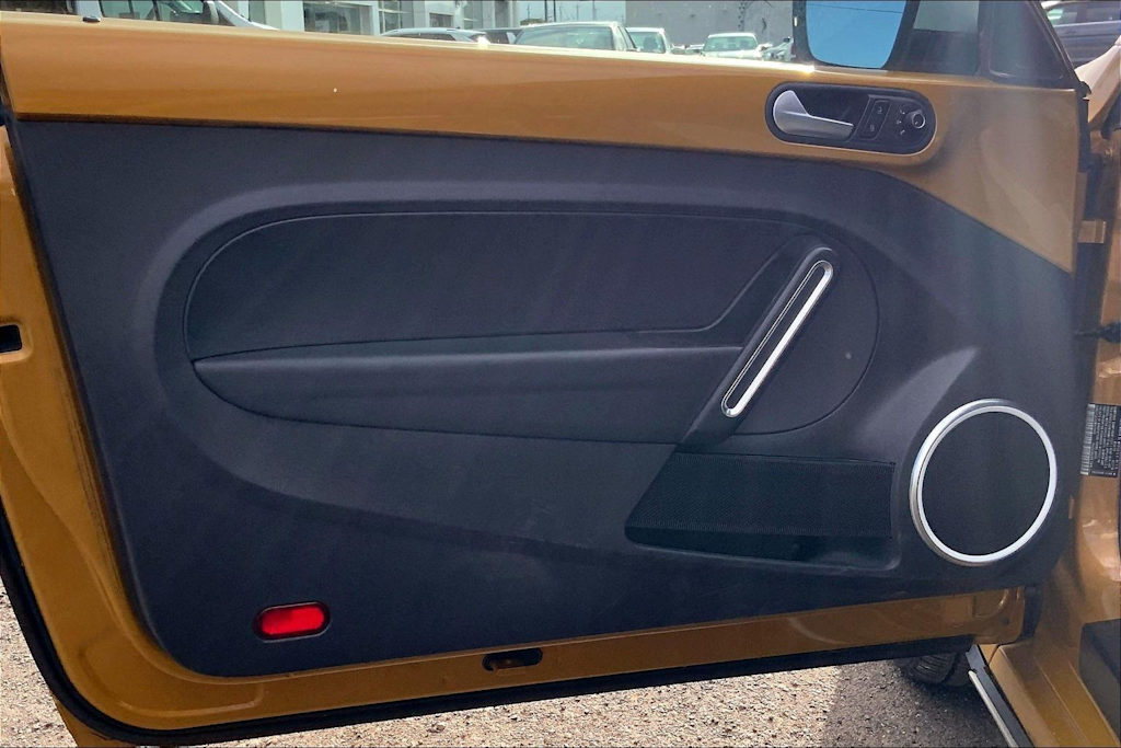 Thumbnail: 2016 Volkswagen Beetle - 27