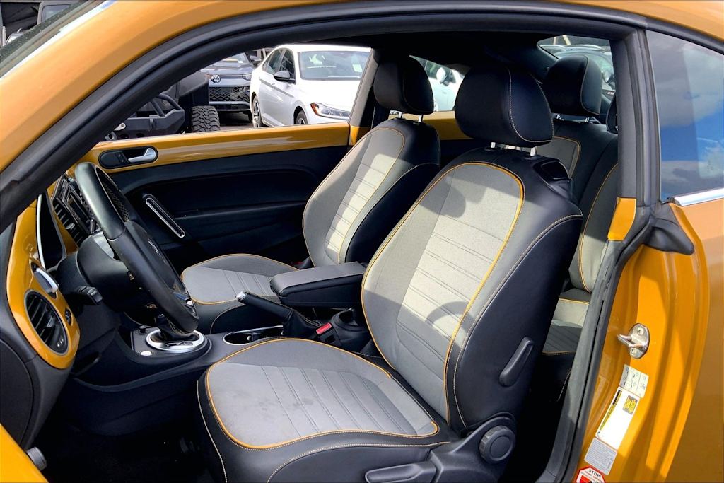 Thumbnail: 2016 Volkswagen Beetle - 11