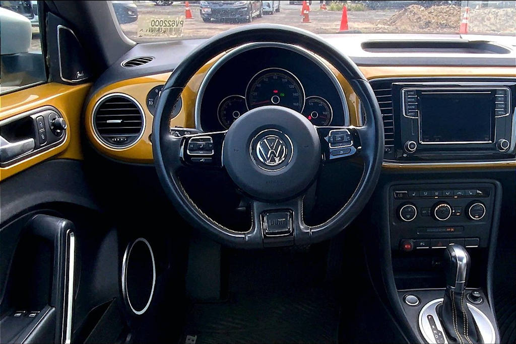 Thumbnail: 2016 Volkswagen Beetle - 14