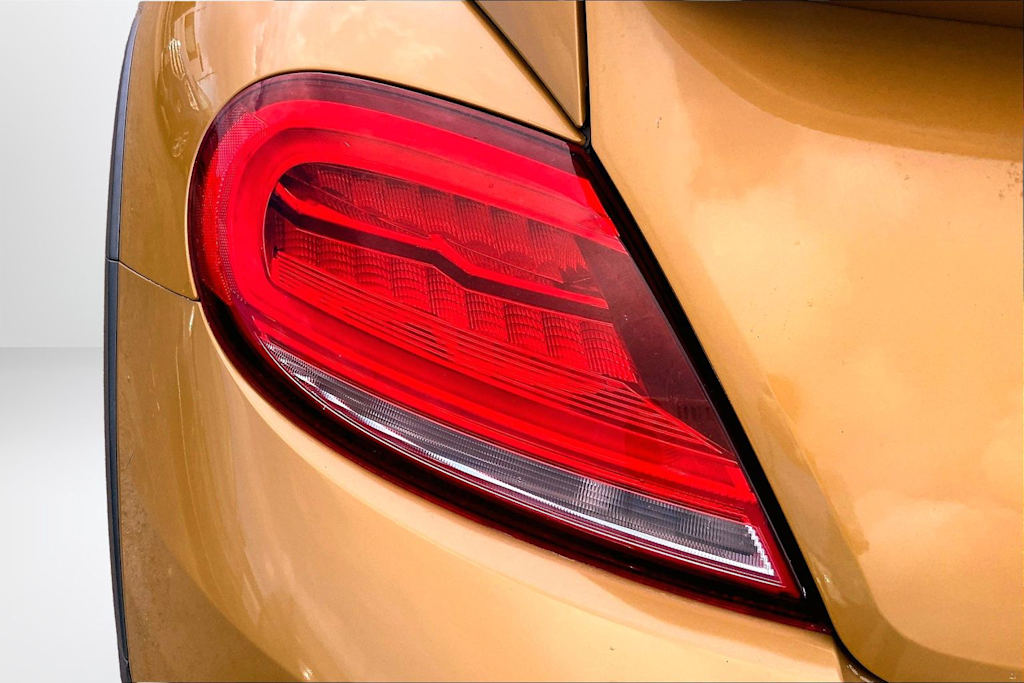 Thumbnail: 2016 Volkswagen Beetle - 31