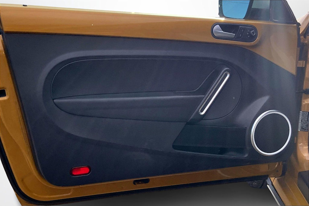 Thumbnail: 2016 Volkswagen Beetle - 27