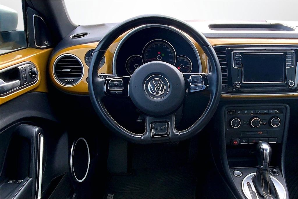 Thumbnail: 2016 Volkswagen Beetle - 14