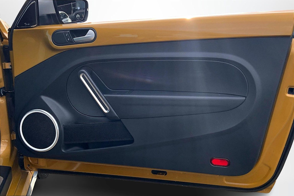 Thumbnail: 2016 Volkswagen Beetle - 28