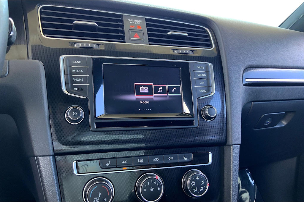 Thumbnail: 2015 Volkswagen Golf - 15