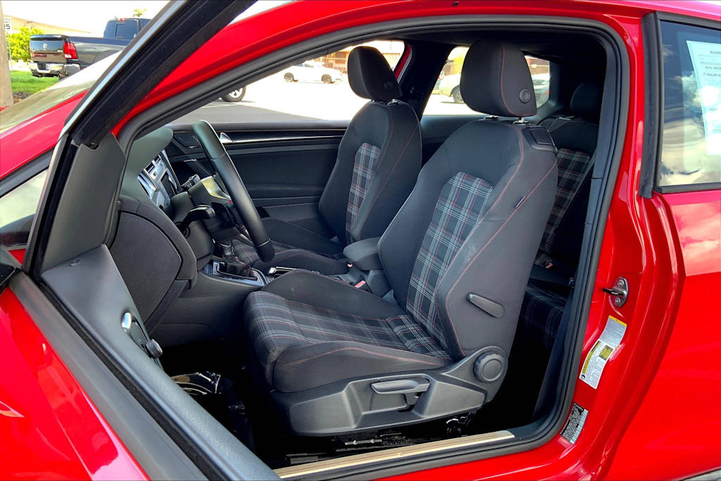 Thumbnail: 2015 Volkswagen Golf - 10