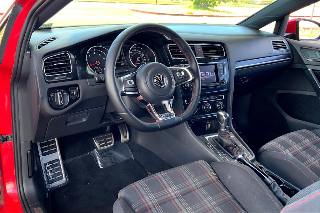 Thumbnail: 2015 Volkswagen Golf - 2