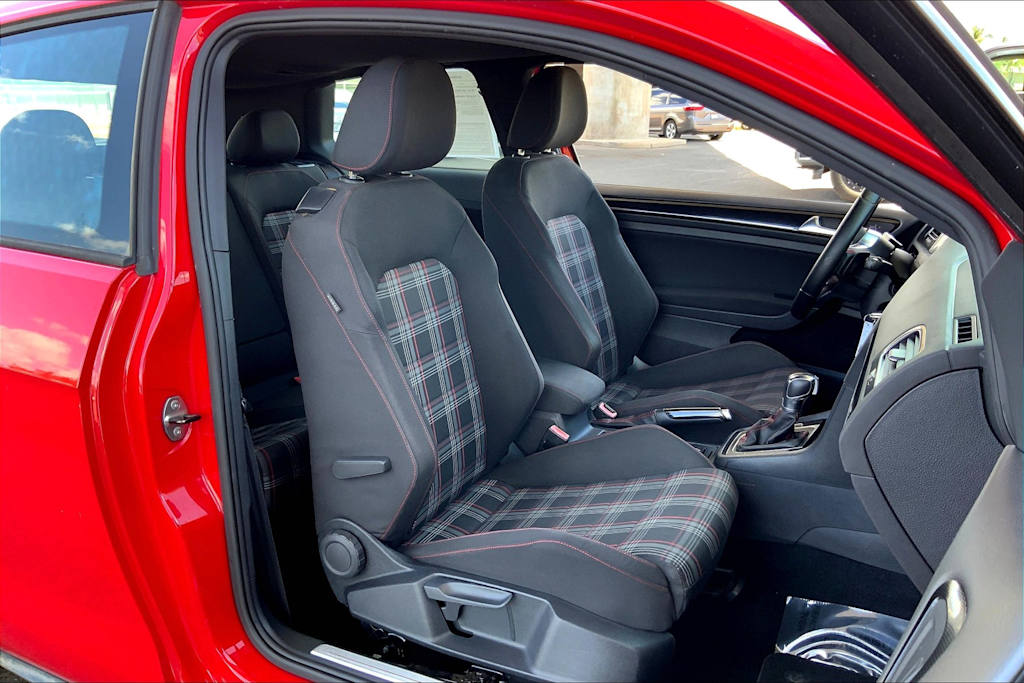 Thumbnail: 2015 Volkswagen Golf - 11