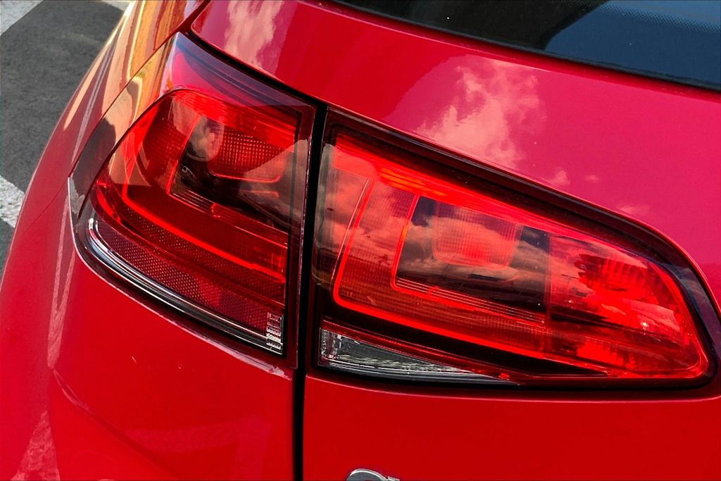 Thumbnail: 2015 Volkswagen Golf - 30