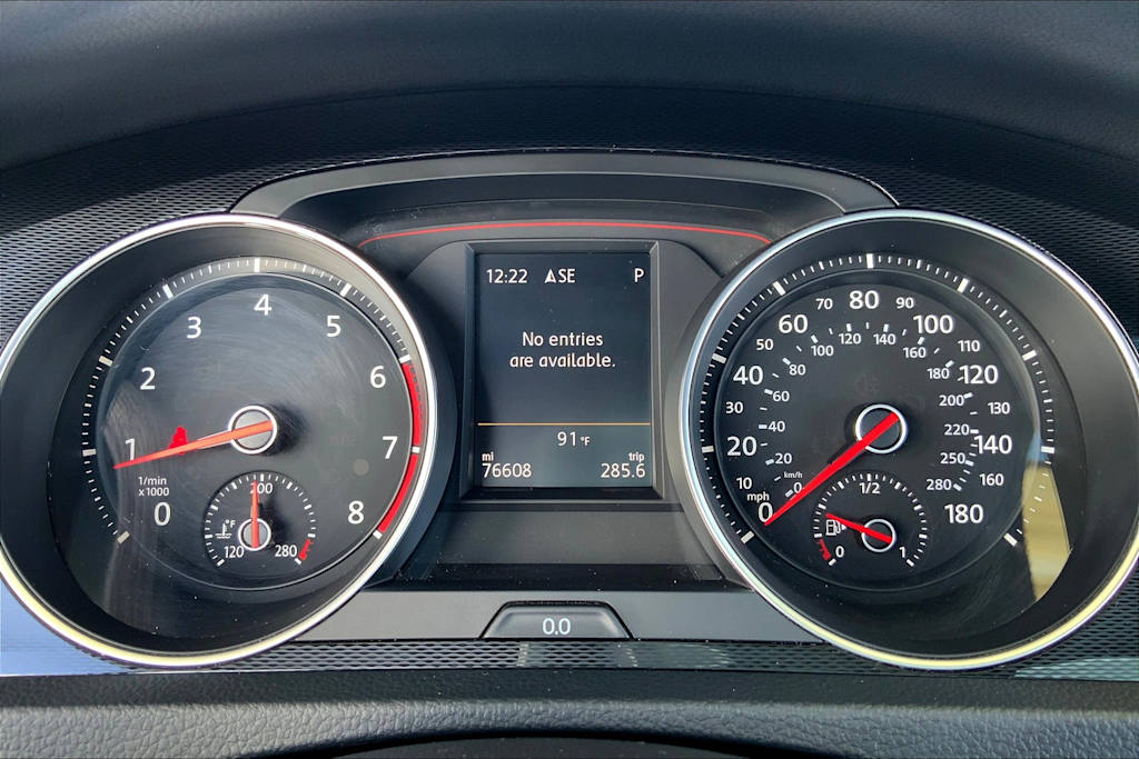 Thumbnail: 2015 Volkswagen Golf - 17