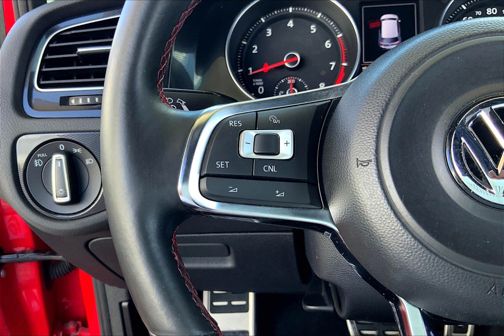 Thumbnail: 2015 Volkswagen Golf - 24