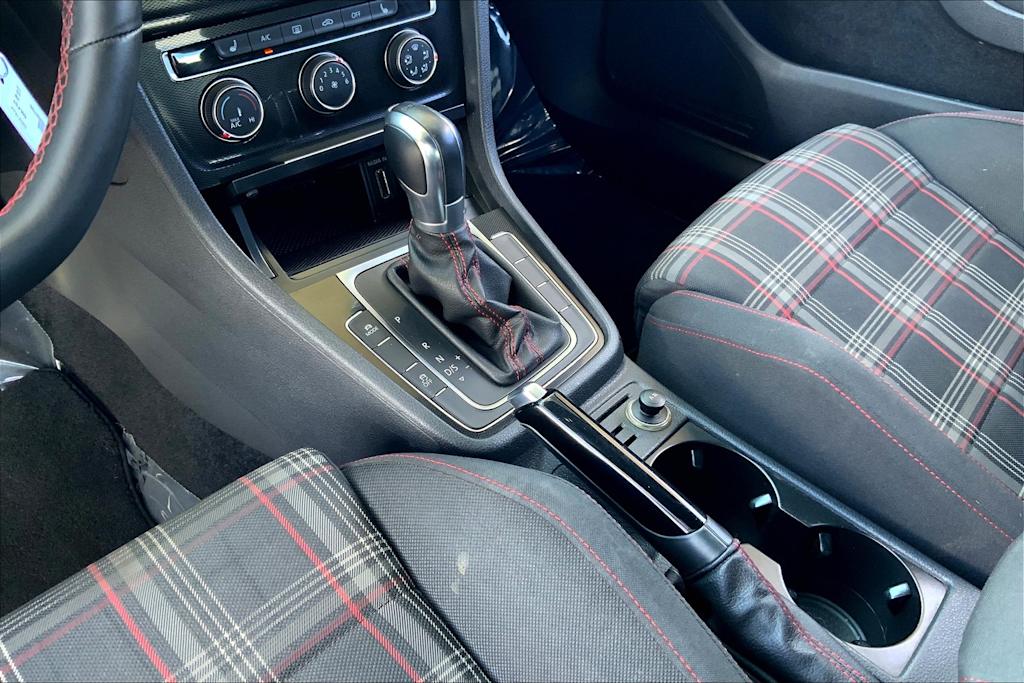 Thumbnail: 2015 Volkswagen Golf - 16