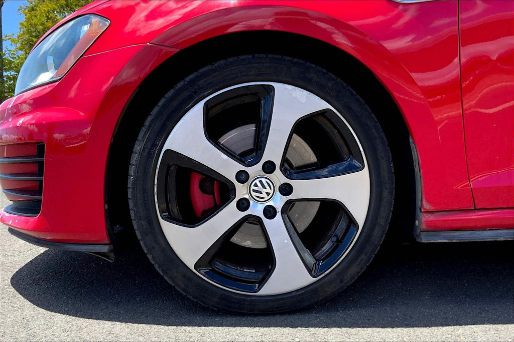 Thumbnail: 2015 Volkswagen Golf - 8