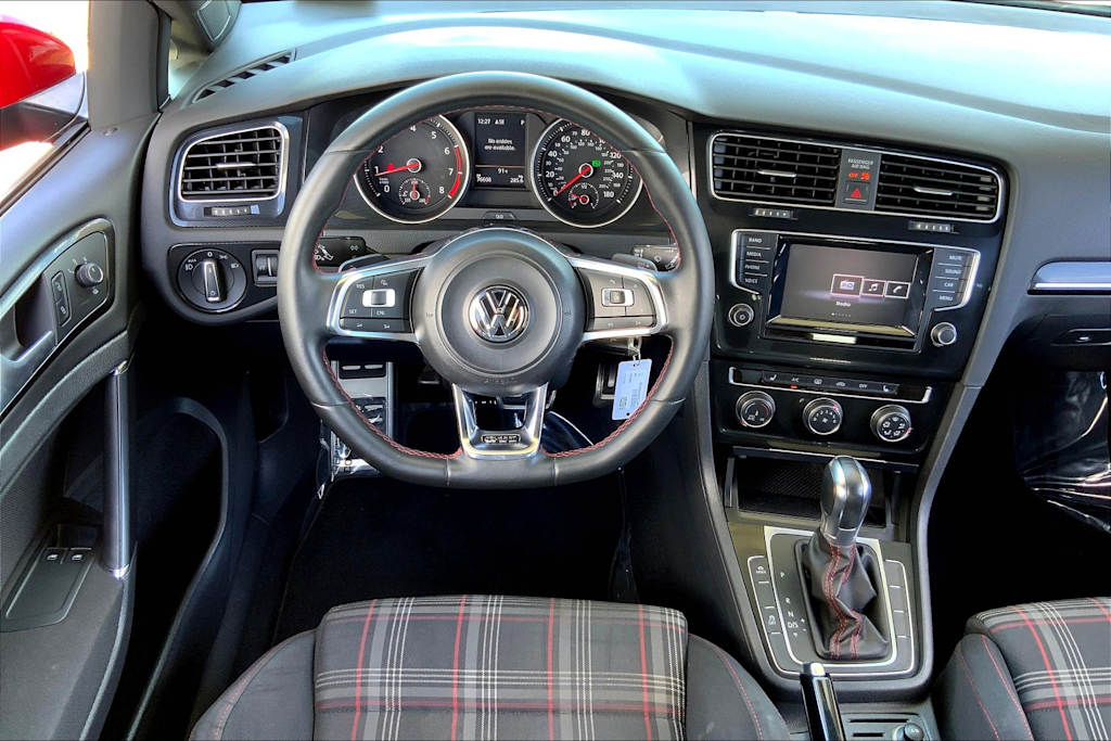 Thumbnail: 2015 Volkswagen Golf - 13