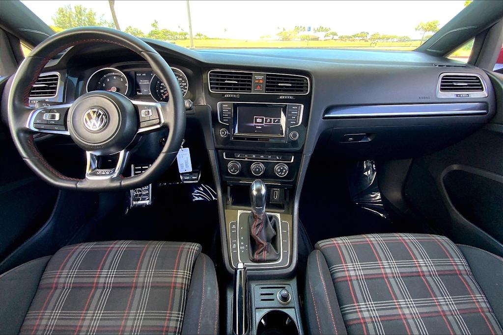 Thumbnail: 2015 Volkswagen Golf - 9