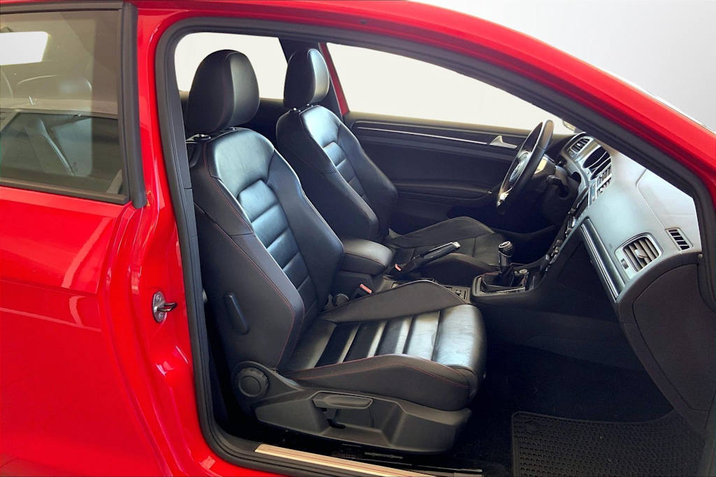 Thumbnail: 2015 Volkswagen Golf - 12