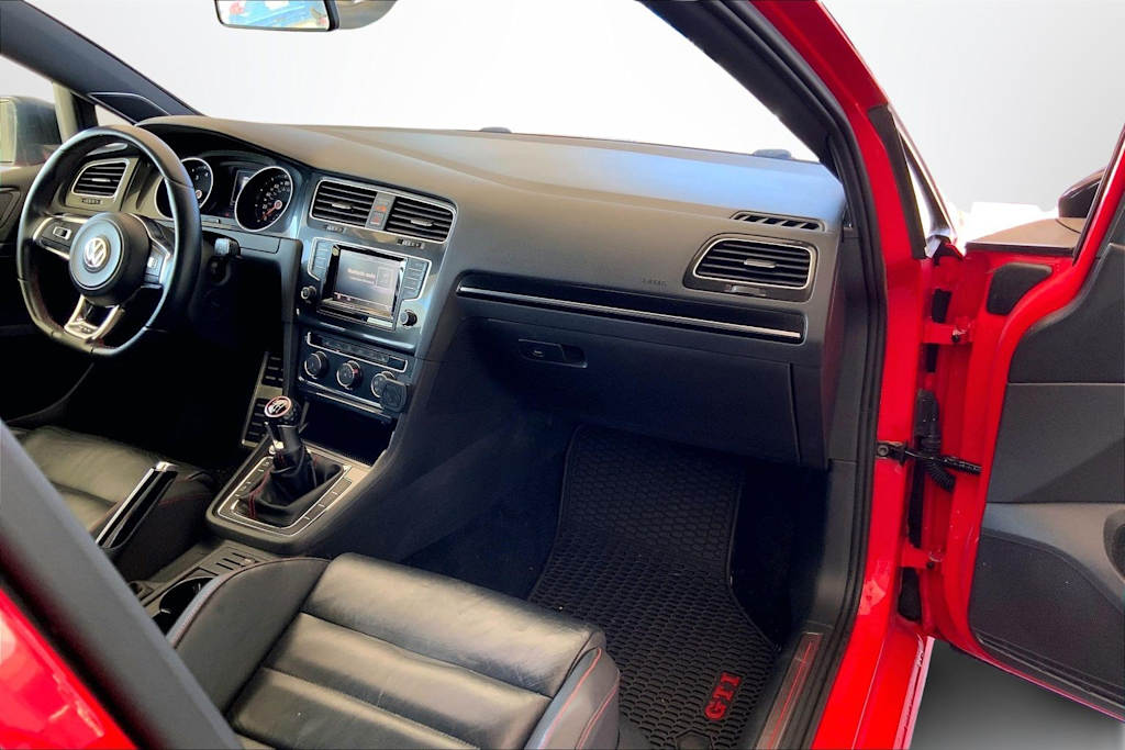Thumbnail: 2015 Volkswagen Golf - 24