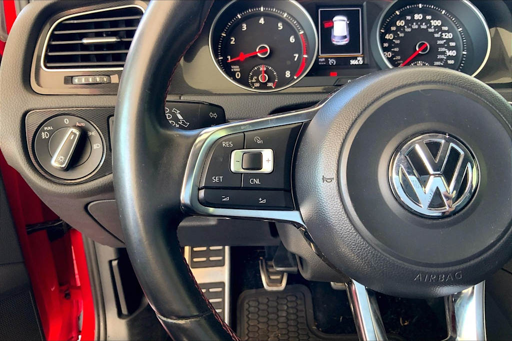Thumbnail: 2015 Volkswagen Golf - 25